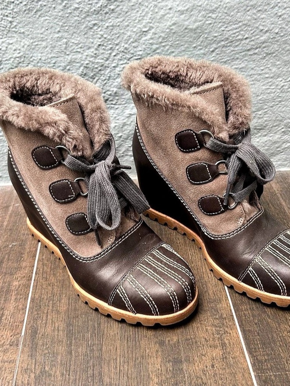 UGG Classic Wedge Lace Boot Wedge Lace Boots in Brown US 7